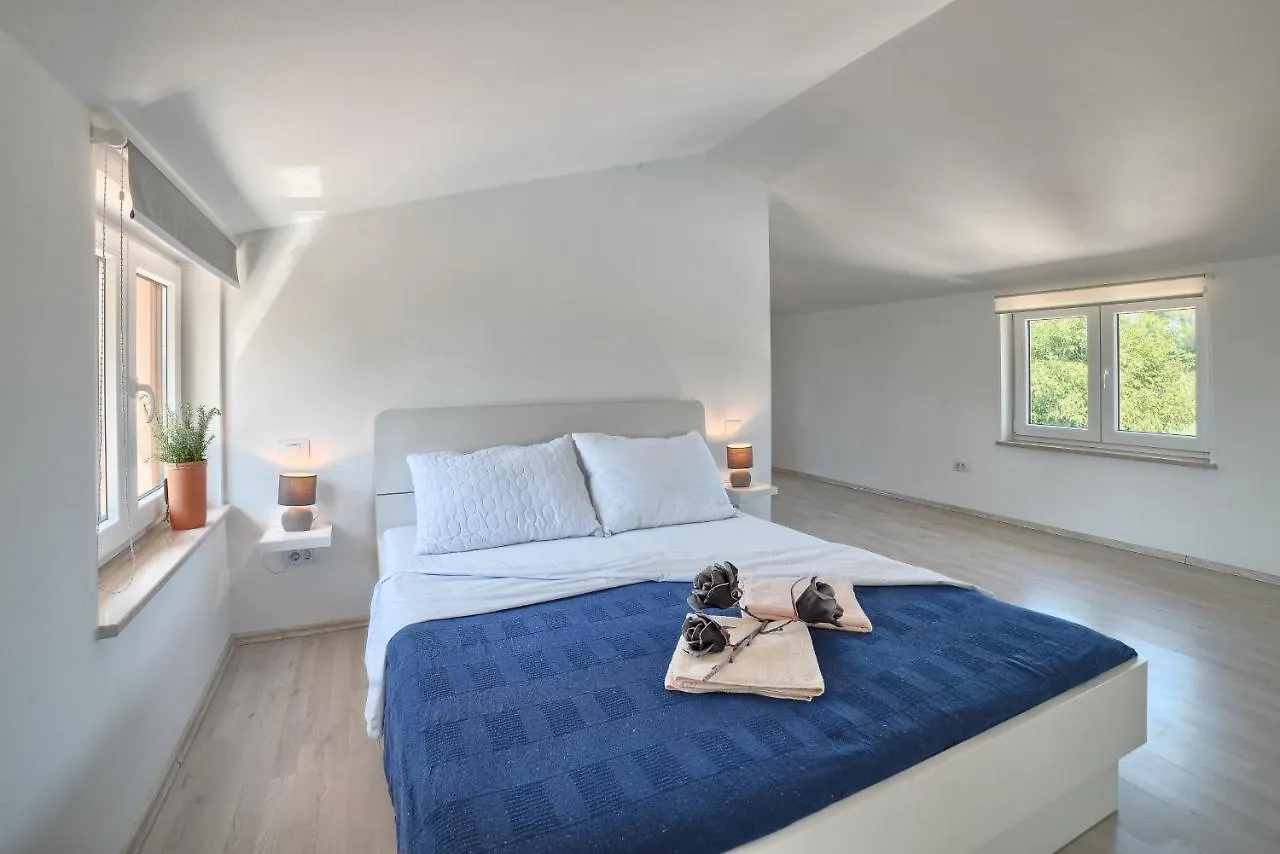 Complex Of Two Villas Palera Xxl With Private Pools Liznjan